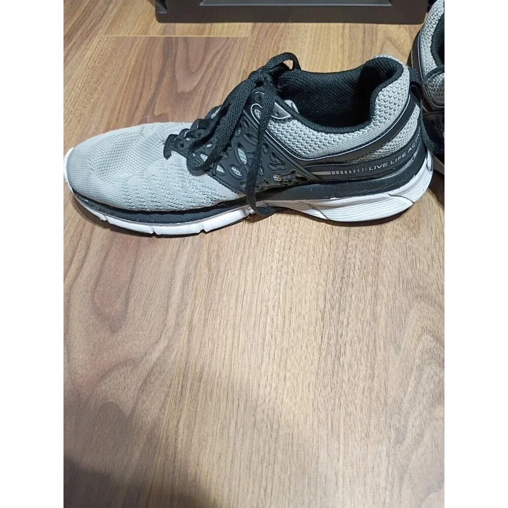 Men's Grey And Black Tennis Shoes Size 10.5w Good Condition
